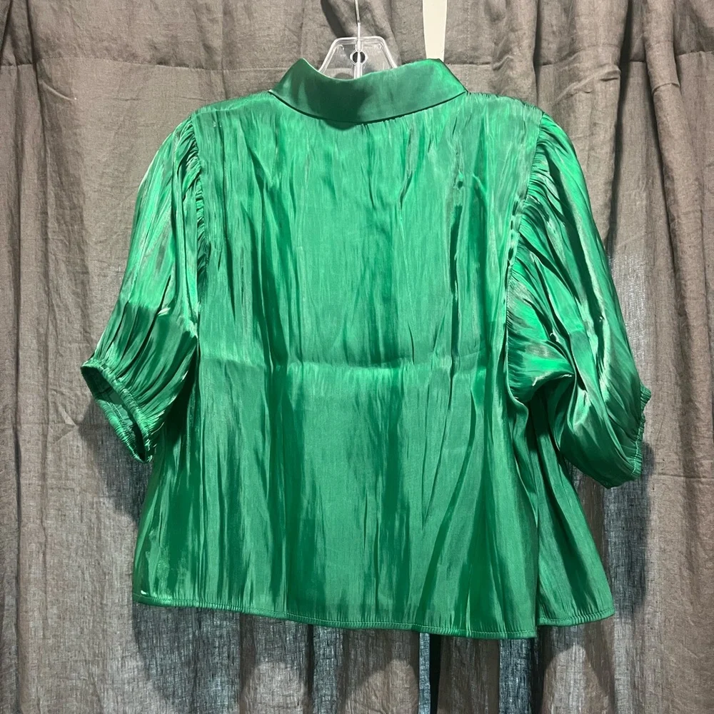 Green Button Ruffle Top - Picture 2 of 3